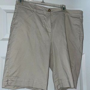 JJill size 12 Petite bermuda shorts tan beige NWOT